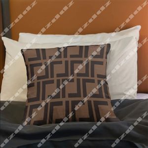 Designer Decoratief Kussen Rechthoek Coussin Tas Luxe Merk Sierkussen Mode Letter Kussen Voor Leunen Katoen Kussens gooien