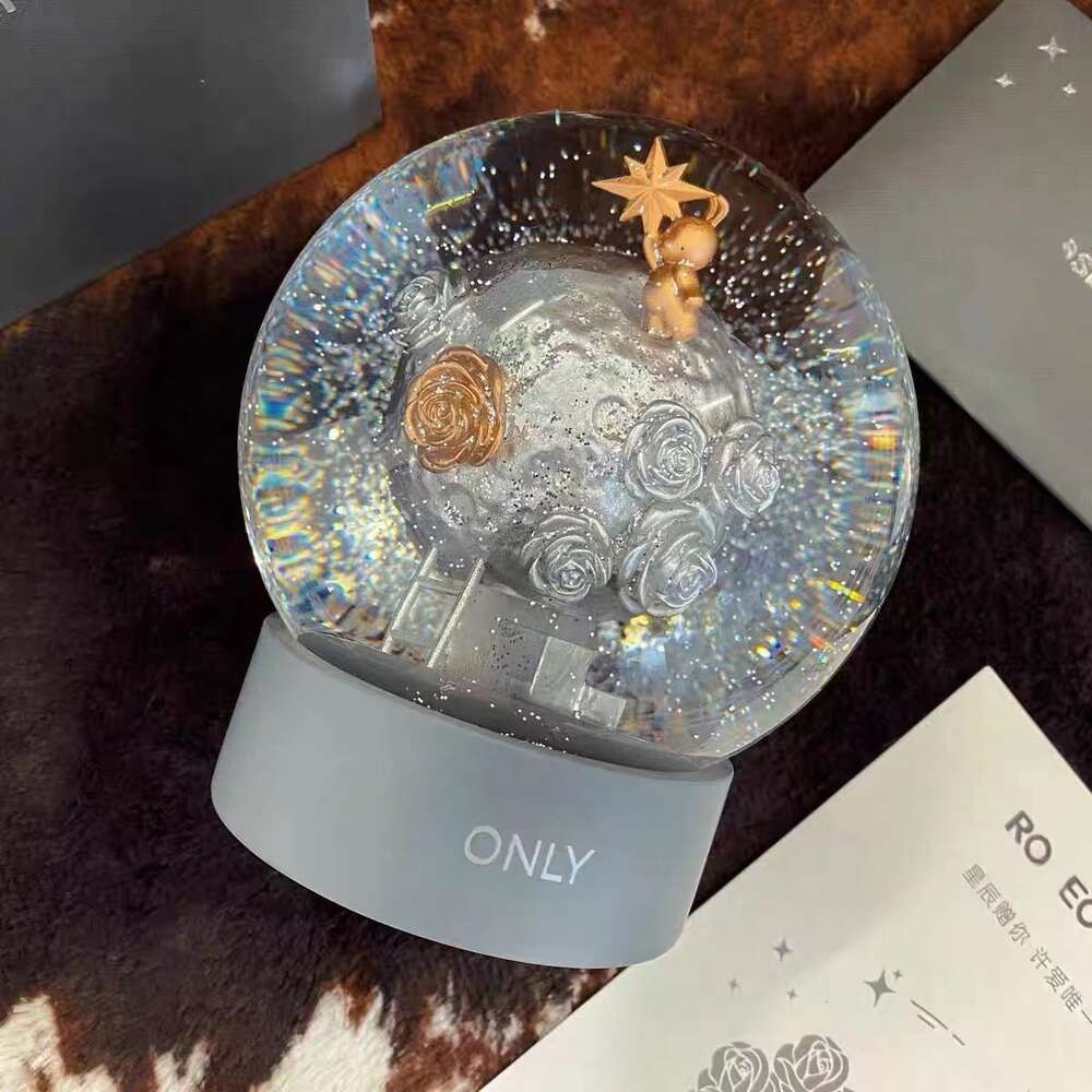 designer Deser Cclassics Boule à neige avec arbre de Noël à l'intérieur de la voiture, boule de cristal, nouveauté spéciale, cadeau de Noël avec boîte cadeau, beau, populaire, unique