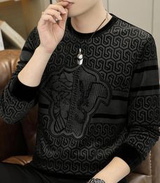 Diseñador diseñador europeo nuevo oro Veet manga larga suelta moda cuello redondo Underlay suéter de los hombres camiseta 847
