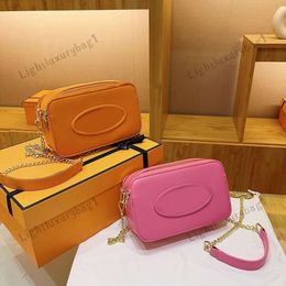 Diseñador DI Camera Bolsa de moda Cadena de moda Bolsa Square Mujeres Crossbody Bolsas Crossbody Luxury Luxury Cuero Bolsa de deportes al aire libre Bag Femenino Femenino 240410