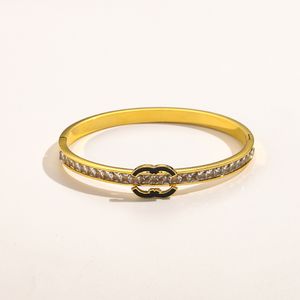 Bracelet de diamant de créateur Bracelet en or 18 carats conçu pour les filles Bracelet à vis Logo de la marque Bracelet en acier inoxydable Femmes Famille Amour Bijoux Fête Cadeau Bracelets