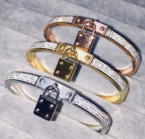 Designer Bracelet Diamond Ladies Men039S Logo Marque de luxe Bijoux en cuir Bracelets avec Metal Lock Charm Bangle Highend FASH3700028
