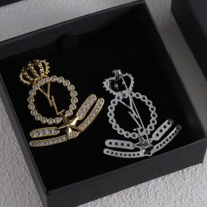 Designer Diamond Broche Dames Heren Luxe Sieraden Brief Kroon Broche Pak Accessoires Ornamenten Mode Broches Cadeaus voor vrouw