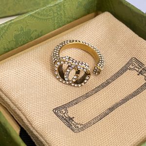 Anillo de diseñador con talla de diamante - Impresión de acero - Material latón - Color chapado en oro súper antiguo que preserva el anillo de joyería de tamaño mediano