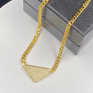 Collier de diamant de créateur hommes femmes colliers bijoux de créateur pendentif triangle classique unisexe loisirs de plein air voyage fête collier de mode en acier inoxydable