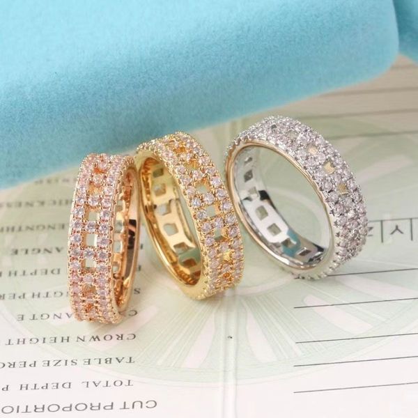 Designer Bague en diamant Bagues en argent de femmes homme forme bijoux de mode bijoux polyvalents cadeau de mariage amoureux anniversaire joli cadeau258J