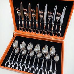 Conjuntos de vajillas de diseñador de 24 pozos de cuchillos y sets de cuchillos con logotipo plateado y colores dorados