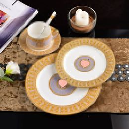 Designer Dinware Sets 4 PCS Set dierlijk Patroon Ceramic servies Bot China Steak Plate Dinner Sets Coffee Cup and Saucers