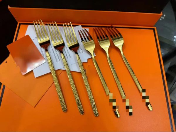 La vajilla de diseñador coloca a seis personas comidas de 24 piezas de cuchillos tenedores y cucharadas de vajillas occidentales Festival Regals al por mayor