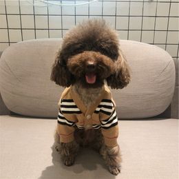 Bottone caldo con stampa cardigan per abbigliamento per cani di design