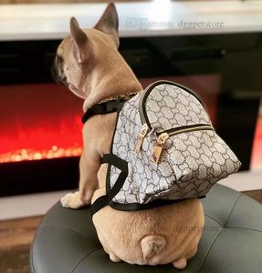 Diseñador mochila para perros arneses de mascotas con bolsa de silla de silla D-anillo clásico impresión de letras de cuero bolsas de perros autoportadores mochilas de malla ajustable para perros pequeños f04
