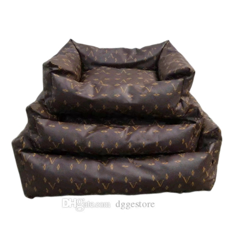 Letti per cani di design Cuccia per cani in pelle PU con lettera classica Rettangolo facile da pulire Imbottitura morbida e fresca con fondo antiscivolo Cuccia per cani di piccola taglia media Marrone S M15