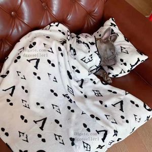 Designer Dog Couverture Pillow Ensemble avec un vieux motif de fleurs classique Super doux moelleux Flow Fleece Pet Couverture Flannel Flannel pour chien chiot chat (35x19,5 pouces) blanc M45