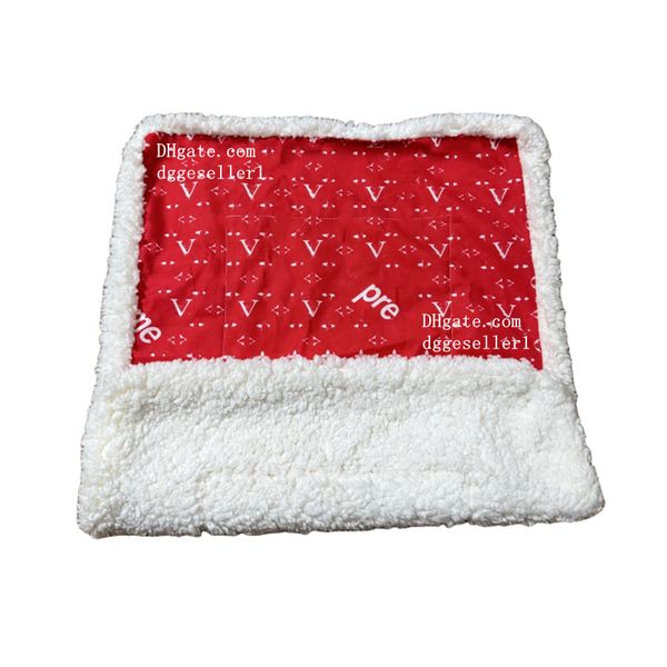 Couvertures de créateur pour chien, tapis doux de qualité supérieure pour petits chiens et chats, polaire Sherpa lavable, 21,5 x 27,5 pouces, jeté pour lit, meubles, canapé, protection de canapé (coussins rouges) M37