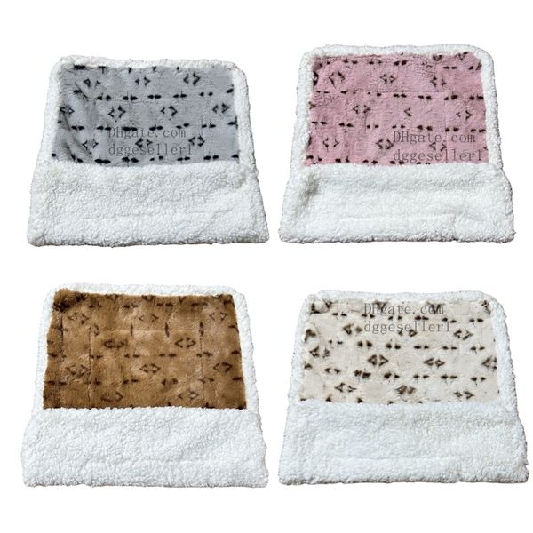 Couvertures de chiens de créateurs tapis de luxe doux, couverture de chien en peluche pour canapé canapé-lit, réversible sherpa mobile mobilier de meubles de meubles pour les petits chiens chats brun m38