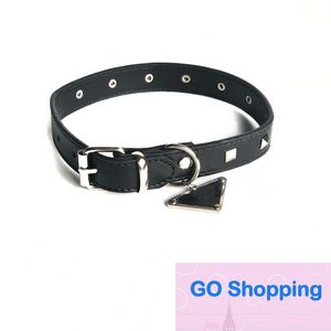 Designer Dog/Cat Jarre Aero Tide Brand Rivet Collar Tide Brand omgekeerde driehoekige Collars Classic