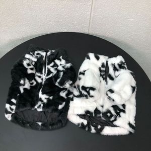 Vêtements de chien de créateur manteau de fourrure d'hiver noir et blanc manteau de chat épaissi lettre classique veste pour animaux de compagnie Teddy Schnauzer Bomeiji poupée animal de compagnie