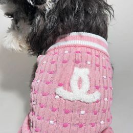 Diseñador de ropa para perros Marcas Ropa para perros Suéter para perros Patrón de letras clásicas Estiramiento Confort Algodón Sudadera para mascotas Chaleco para perrito pequeño Rosa CSG2312115-6.5