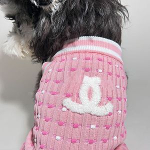 Diseñador de ropa para perros Marcas Ropa para perros Perros Suéteres con patrón de letras clásicas Estiramiento Confort Algodón Mascota Sudadera Suéter Chaleco para perrito pequeño Rosa