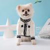 Designer Dog Vêtements Brands pour chiens Pull Pet Wimp Pet With Classic Brooch pour petits chiens moyens Cat Costumes Costumes de chiot doux Automne d'hiver Abands de compagnies White XS A448