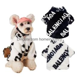 Diseñador Ropa para perros Carta clásica Patrón Ropa Cálido Lujoso Abrigos de piel Cachorro Cuello alto Chaqueta Mascota Clima frío Outerwears para S DHJFU