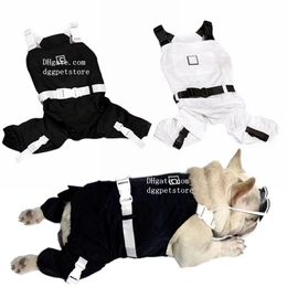 Ropa de diseñador para perros Ropa de monos para mascotas de lujo con patrón de letras, trajes de mono con honda de chaqueta para perros, pantalones negros cómodos de moda, ropa para perros pequeños A398