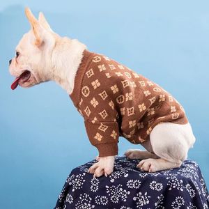 Vêtements de chien de marque Vêtements de chien d'été Robe pour animaux de compagnie Chemise de luxe Robe d'été imprimée Veste d'hiver Manteau Vêtements Épaissir Designer Cuir Manteaux chauds Pet Schnauzer Teddy