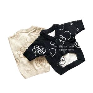 Designer hondenkleding met klassieke letters camellia patroon zachte warme honden Cardigan Sweaters herfst winter gebreide pullover huisdieren vest trui voor koud weer xl a761