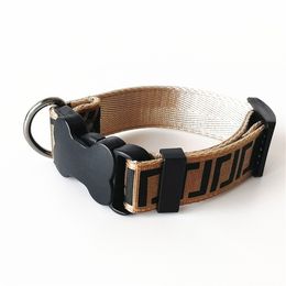 Collares para perros de diseño Juego de arneses Correa para perros de lujo Cinturones de seguridad Collar para mascotas y cadena para mascotas para perros pequeños, medianos y grandes, gatos, chihuahua, caniche, bulldog, corgi, pug, marrón