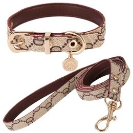 Colliers de chiens de créateurs Leshes Soft Adjustable Adjustable Classic Printed Leather Collar Pet With Flower Charms for Small Dogs Chihuahua Poodle