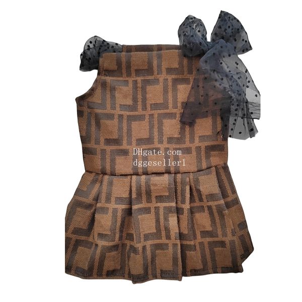 Robes de chien de concepteur classique motif de lettre vêtements de chien mignon été chiot jupe princesse chat robe dentelle arc robe de soirée pour animaux de compagnie pour petits chiens chats chaton filles S A882