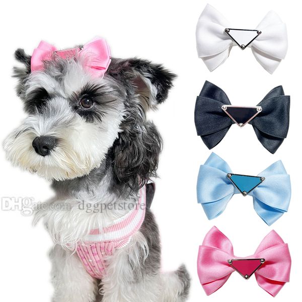 Clips de poils de chien de créateur Brand Dog Apparel Bowknot Barrette française Bows Ornements pour yembar en peluche en peluche avec carte de métal triangle classique A489