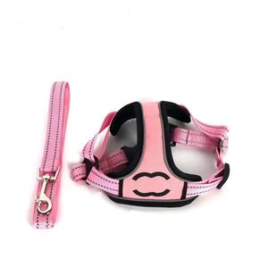 Designer chien harnais laisse ensemble noir rose classique logo laisse marche chien ensemble chat combat débardeur style poitrine dos ensemble corde de traction