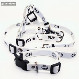 Designer hondenharnassen+leingen+kraag set zwart -witte klassieke letter logo honden kraag verstelbare honden nekband lood leiband schattig huisdier harnas honden tractie touw