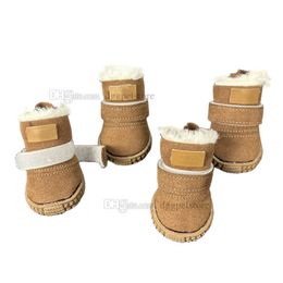 Diseñador zapatos para perros de la marca Botas para perros para perros zapatos antiskid de mascota invernal de zapatillas de patrón de patrón cálido invernal con botines de cierre de bucle de gancho 4pcs set marrón a933