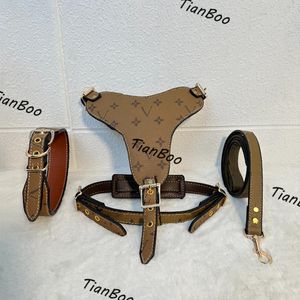 Juego de arneses para perros de diseñador Collar de correa de perro de cuero de PU Arnés duradero para mascotas con correas ajustables Sin tirones Chaleco de control fácil para mascotas para perros medianos y grandes