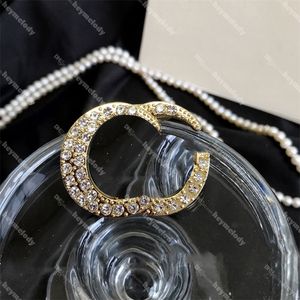 Ontwerper dubbele letter broche volledige diamant temperament pin gesp pak jas kraag broches pin tas accessoires