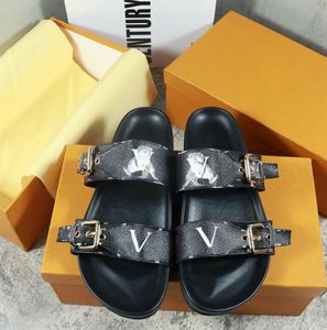 Zapatillas de diseñador de doble correa Bom Dia Flat Mules Shoes para hombres y mujeres Chanclas de charol Chanclas de moda de playa de verano con caja NO35