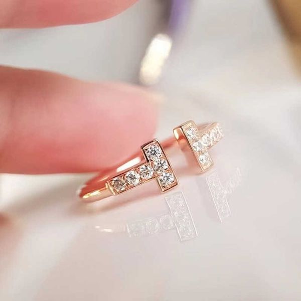 Diseñador Anillo doble en forma de T con apertura completa, viento frío, V, chapado en oro rosa, dedo índice, regalo de personalidad para estudiante para novia