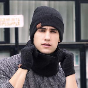 Diseñador Doudou Sombrero Bufanda y guantes Traje de tres piezas Babero integrado para hombres con lana de invierno y gorro de lana grueso y cálido para mujeres en invierno