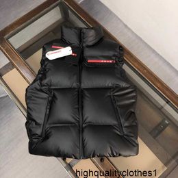 Designer Down Jacket Hommes Hiver Épais Veste américaine Taille courte Grande taille Vêtements résistants au froid Vêtements d'hiver 0I0S