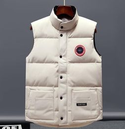 Diseñador Down Vest Jackets de bolsillo Parkas Insignias de cremallera Men Downs Casco Capas