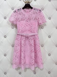 Designer Dress 2024 Nieuwe Sakura Pink Lace Korte mouwen Round Neck High End Style Dress Mooie taille wrap