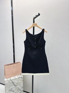 Designer Dress 2024 lente/zomer nieuwe slanke pasvorm, taille strak, slanke zwarte rok voor vrouwen