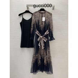 Vestido de diseñador 2024 STARE SUMPLADO SUMPLADO Collar de manga larga Marca de moda de la moda del mismo estilo Vestido de la pista de Milan 0418-11