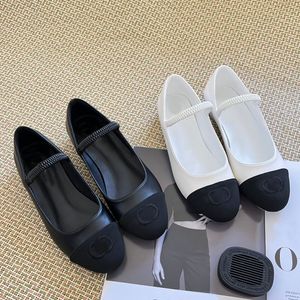 Designer Robe Classique Appartements Chaussures Peau De Vache Lettre Bow Ballet Chaussure Mode Femmes Bateau Plat Dame En Cuir Trample Mocassins Paresseux Couture Couleur Printemps