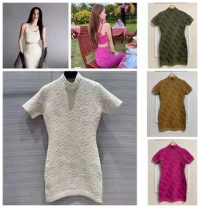 Designer -jurk voor vrouwen Casual gebreide Emed 3D reliëfletter feestjurk voor vrouwen slanke strakke sexy jurk zomer mode 2 -delige gebreide vest rok jurk 2024