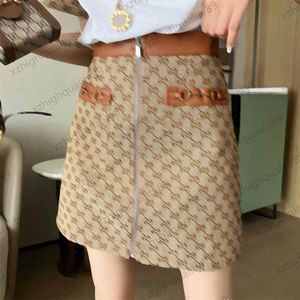 Designer -jurk Jacquard stof stiksel lederen hoge taille slanke rokken aangepaste metalen gesp decoratieve ritssluiting open joker rok voor dames kleding2