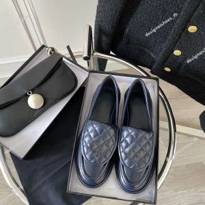 Zapato de vestir de diseñador Mocasines negros Zapatos de plataforma para mujer Zapatos de cuero brillante Zapatillas gruesas Zapatos de piel de becerro Mules de lujo