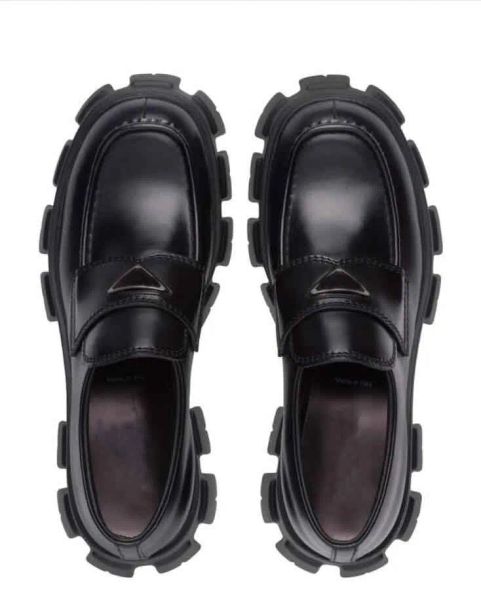 Chaussures habillées de créateurs Noirs Baskets à plateforme en peau de vache Mocassins en caoutchouc Noir Cuir brillant Chunky Tête ronde Plateformes Sneaker Chaussure inférieure avec taille de boîte 35-41